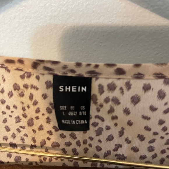 Cheetah V Neck crop top - Picture 3 of 5